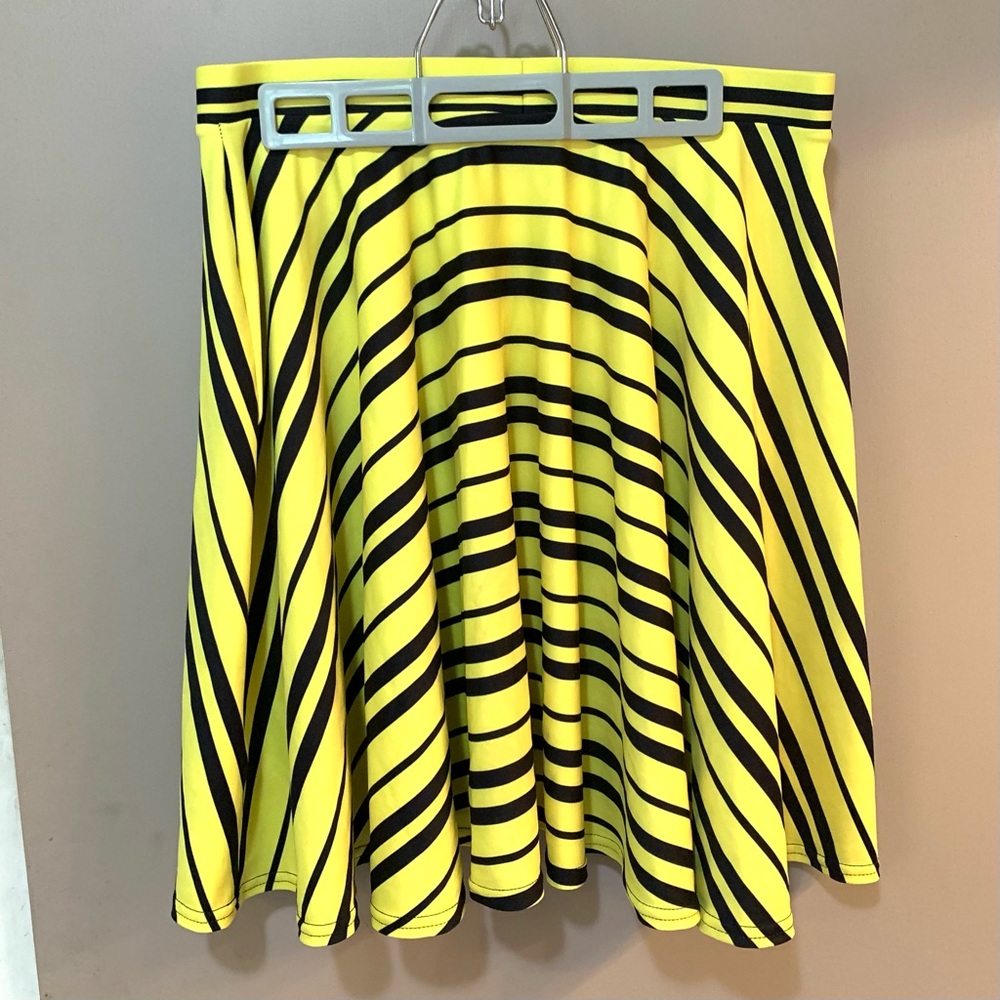 Hufflepuff tie inspired skirt - skater circle Harry Potter